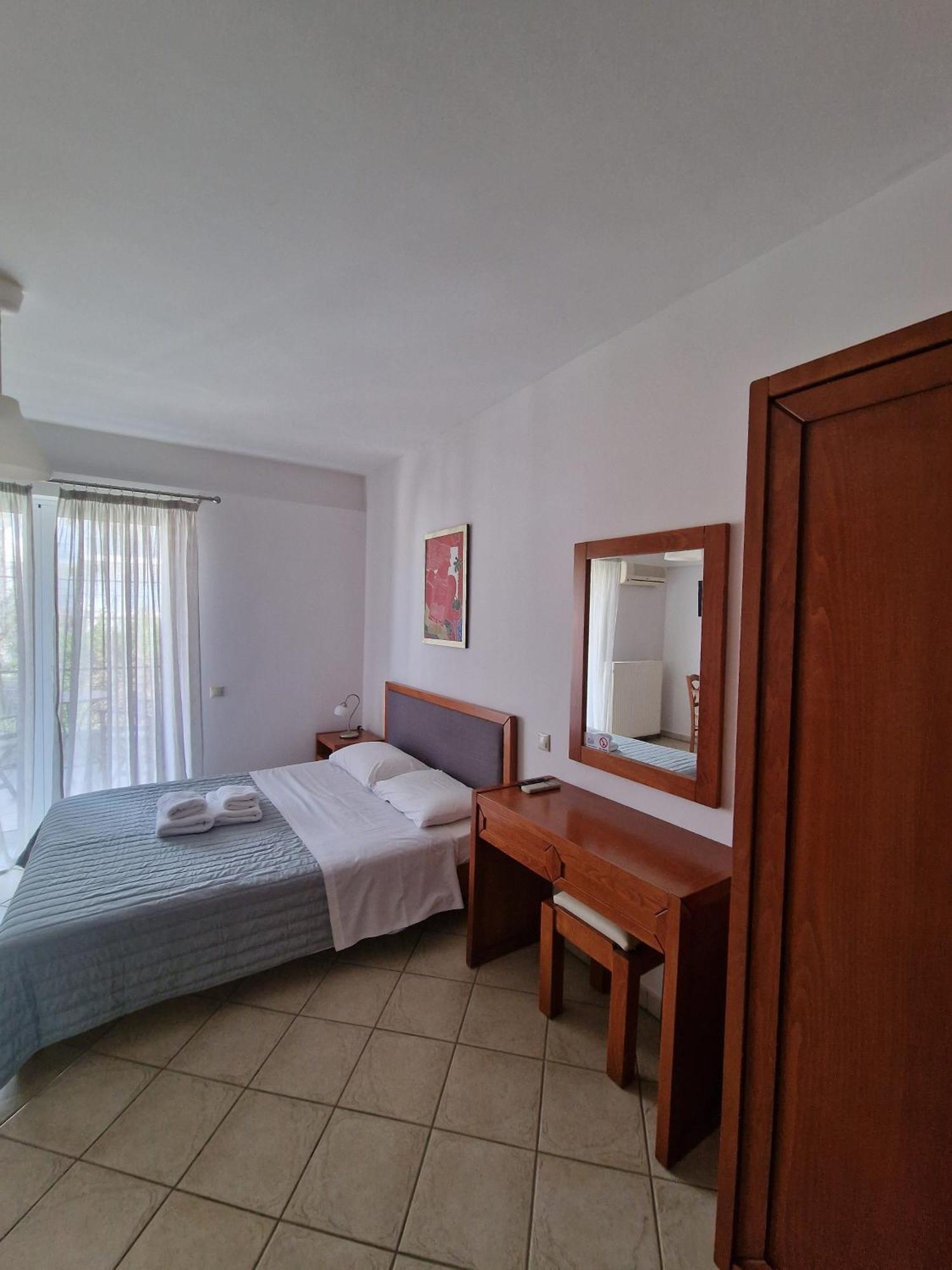 Aparthotel Porto Xronia Khrónia Exteriér fotografie